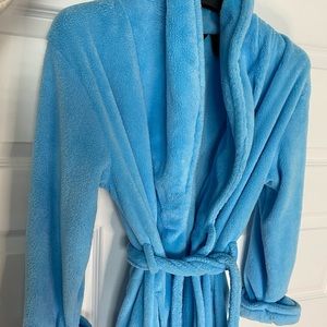 Fluffy bath robe